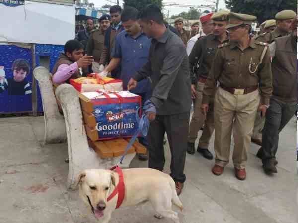 होटल, दुकान, मंदिर में की चेकिंग