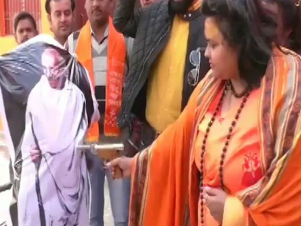 12 लोगों क खिलाफ मामला दर्ज 12 लोगों क खिलाफ मामला दर्ज