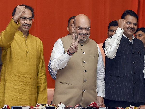 लोगों ने पिछले 30 वर्षों से शिवसेना और भाजपा को साथ देखा है लोगों ने पिछले 30 वर्षों से शिवसेना और भाजपा को साथ देखा है