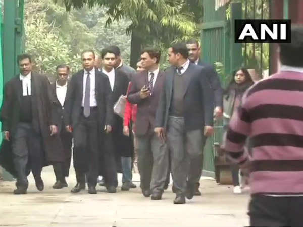 दो डायरेक्टर्स भी अवमानना के दोषी