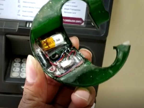 दूसरा कार्ड बनाकर निकाले जा सकते थे पैसे