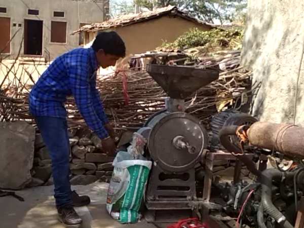 आटा चक्की बनाने में इन चीजों का किया इस्तेमाल आटा चक्की बनाने में इन चीजों का किया इस्तेमाल