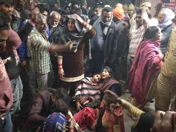 घायलों को लखनऊ रेफर घायलों को लखनऊ रेफर