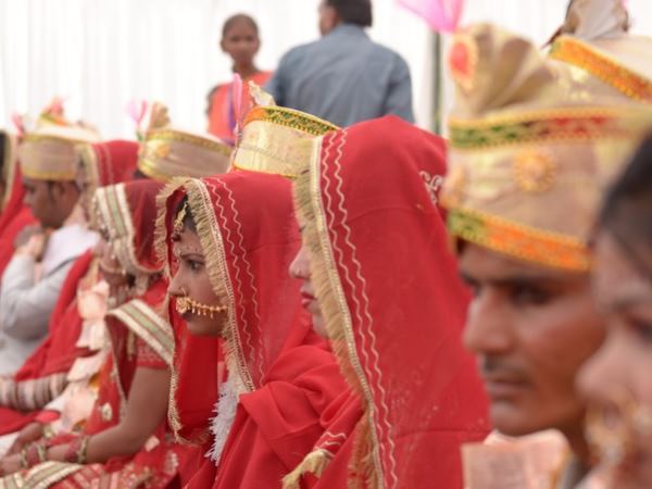 दुल्हन ने सिंदूर तक पोंछ दिया