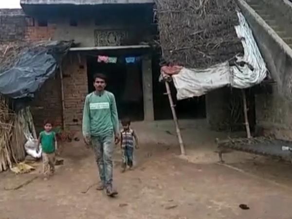 पहले से तीन बच्चे थे पहले से तीन बच्चे थे