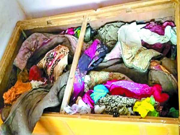 पड़ोसियों को नहीं आई दुर्गंध