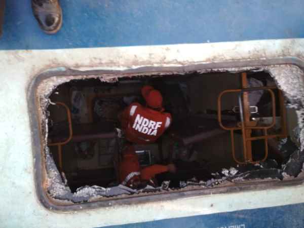 seemanchal express derailed in vaishali see pictures 