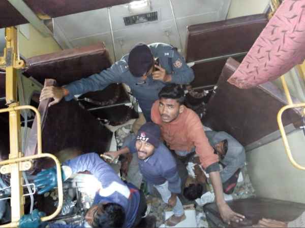 seemanchal express derailed in vaishali see pictures 