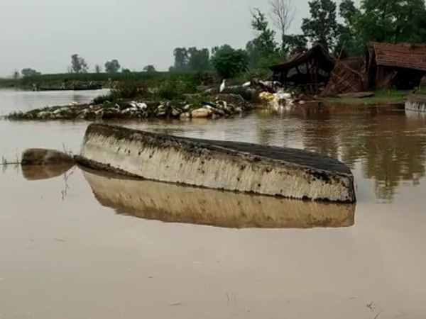 Boat capsized in Sangam in Prayagraj Kumbh Boat capsized in Sangam in Prayagraj Kumbh