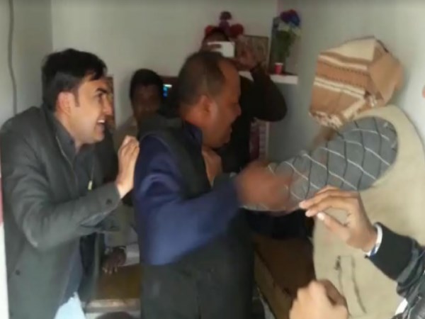 BJP leader beaten up in shahjahanpur 