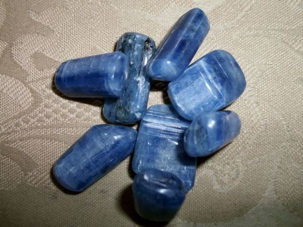 ब्यू कायनाइट