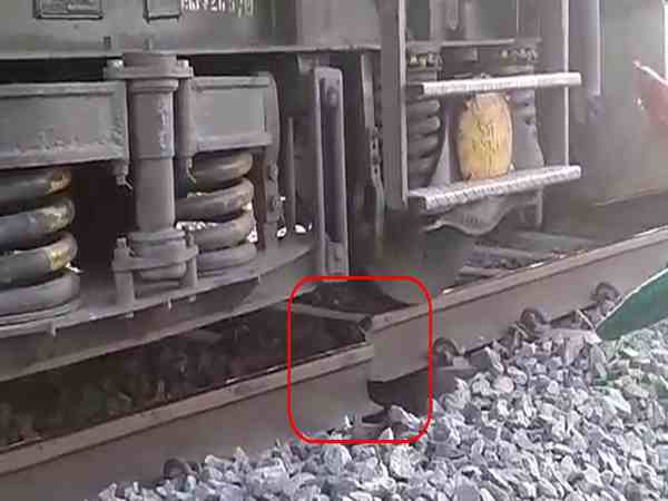 यात्रियों ने खाली कर दी ट्रेन