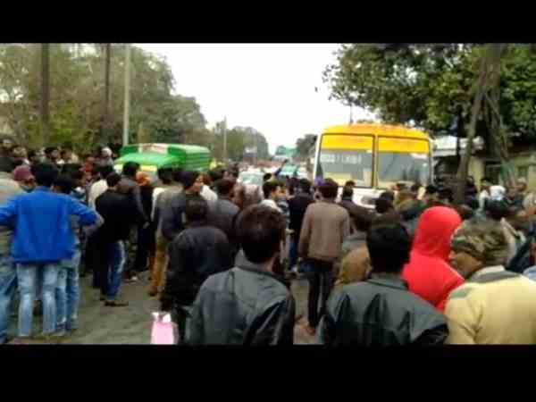 two friends died after bus crushed them in kanpur