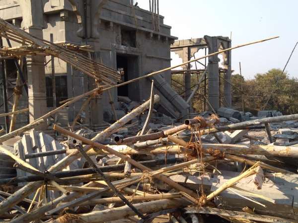 Labourers killed when slab of temple fell Labourers killed when slab of temple fell