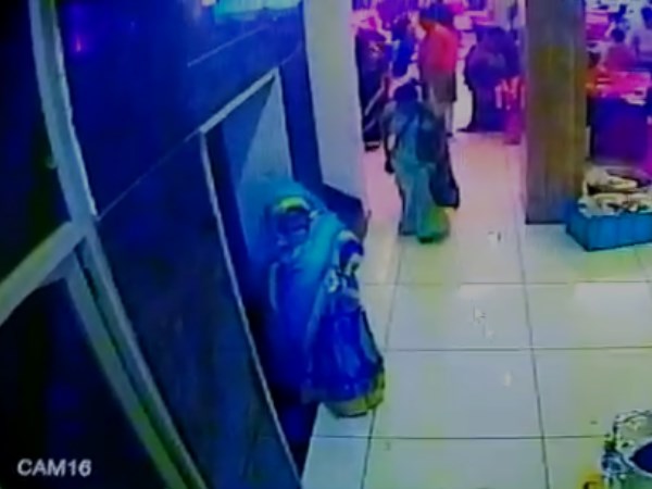 नाचने-गाने में मस्त था परिवार