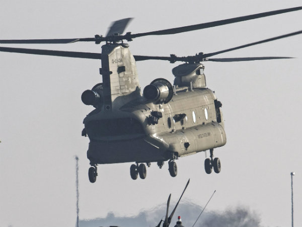चिनुक और अटैक हेलीकॉप्टर्स चिनुक और अटैक हेलीकॉप्टर्स