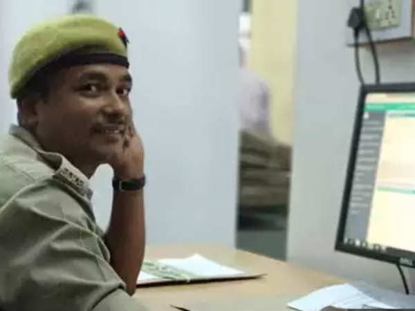 श्याम बाबू वर्तमान में प्रयागराज हेडक्वॉर्टर में तैनात हैं