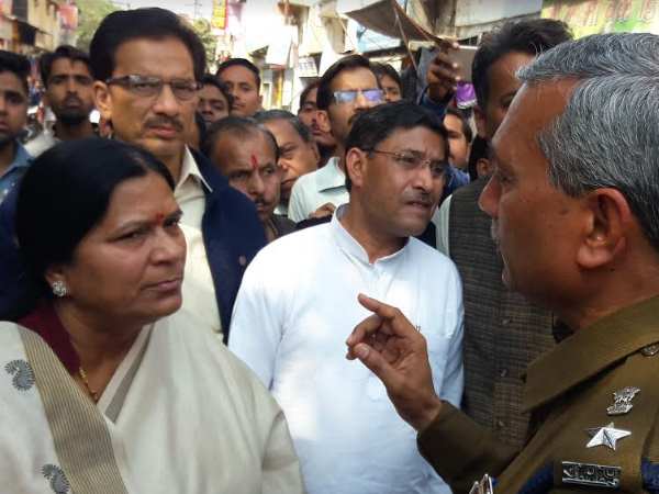 चौराहे पर शव रखकर तीसरे आरोपी की गिरफ्तारी की मांग