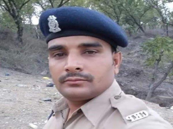 बच्चे के सिर से उठा पिता का साया