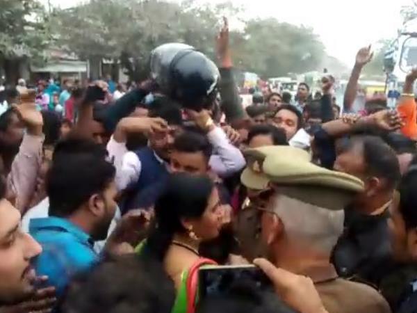 पुलिस पर भी आरोप