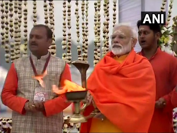 पीएम मोदी ने सफाईकर्मियों की तारीफ की