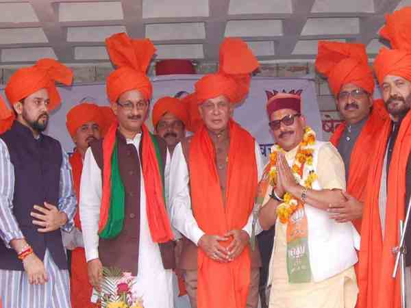 deepak sharma joins congress in himachal pradesh