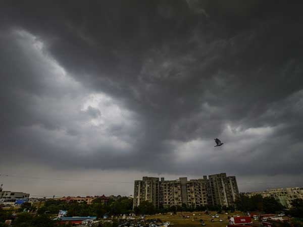 बारिश से ठंड भी बढ़ी