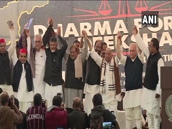 नायडू के धरने में शामिल हुए थे संजय राउत