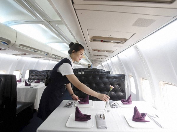 फ्लाइट में बहुत शराब पीते हैं यात्री फ्लाइट में बहुत शराब पीते हैं यात्री