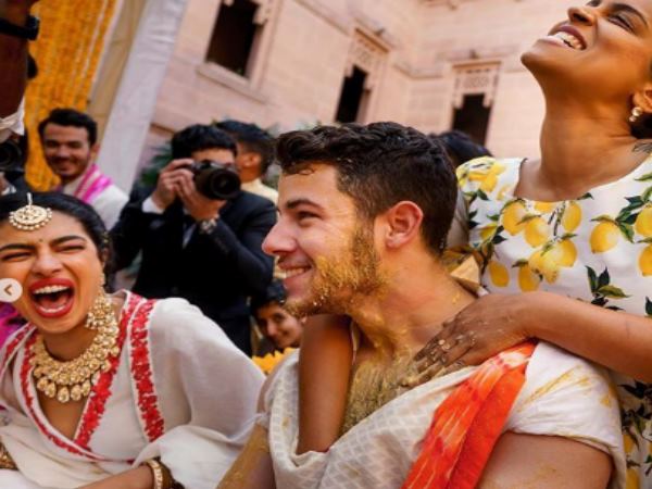 प्रियंका और निक ने शाही अंदाज में रचाई थी शादी