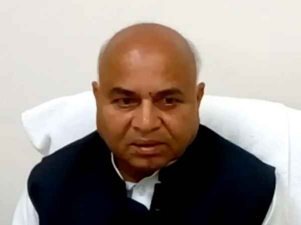 टाइमिंग पर खड़े किए सवाल