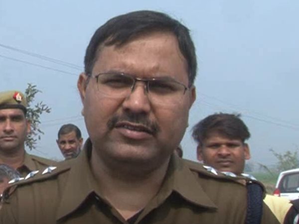 woman dead body digged out from grave in greater noida