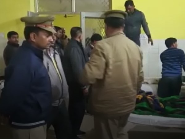 तोड़ते समय हुआ विस्फोट, मां-बेटे की मौत तोड़ते समय हुआ विस्फोट, मां-बेटे की मौत