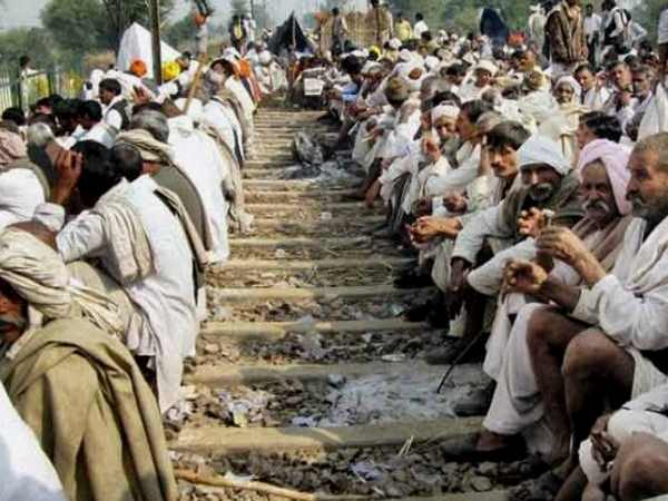 वार्ता तो होगी सिर्फ ट्रैक पर ही