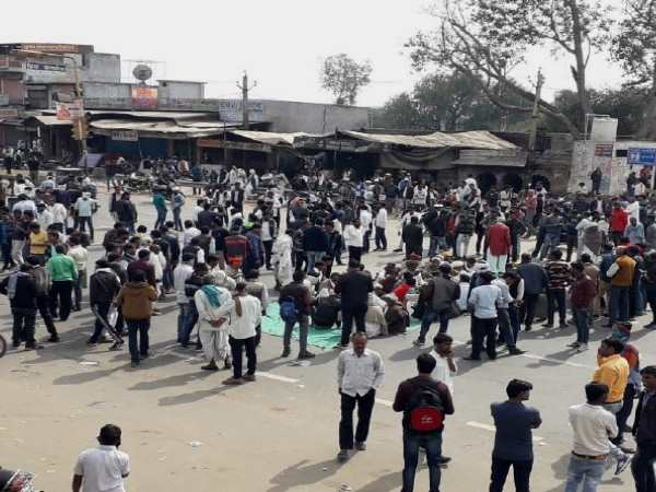 दौसा के सिकंदरा चौराहे पर जयपुर-आगरा हाईवे जाम 