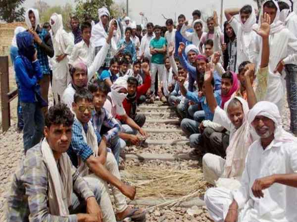 दिल्ली-मुम्बई के बीच रेल सेवा बंद