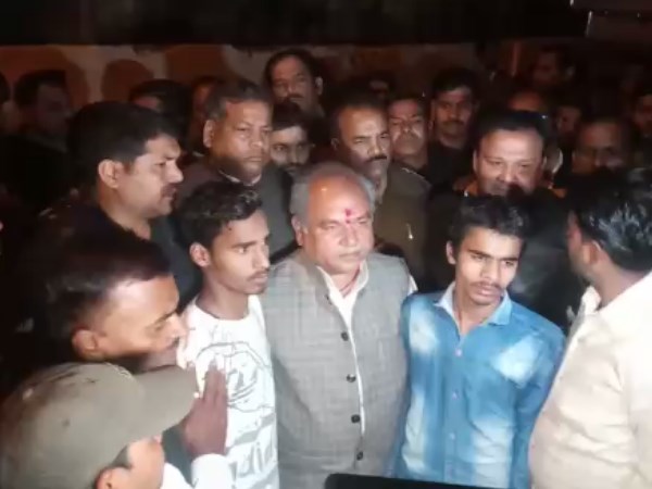 Husband Wife and Son killed in LPG cylinder blast in Gwalior