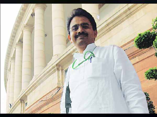 कौन हैं राजीव सातव 