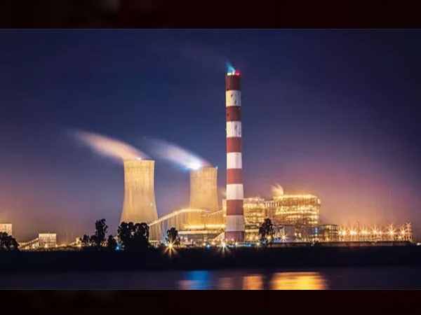 गुजरात में किससे कितनी एनर्जी मिल रही?