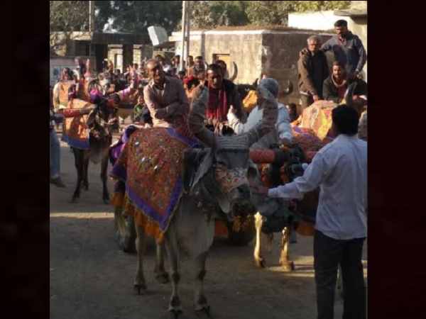 संपन्न होने के बावजूद दोनों परिवारों ने ऐसा किया