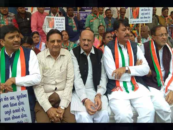 आंतरिक गुटबंदी को शांत करने के लिए यह भी हुआ