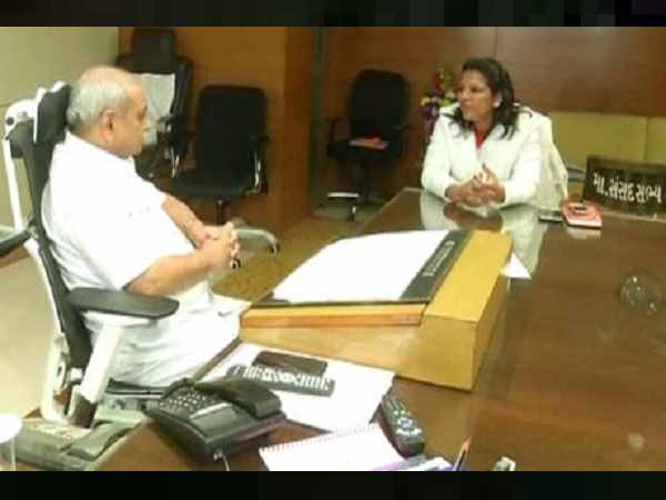 नितिन पटेल से मिलीं और तय हो गया कि कांग्रेस में नहीं लौटेंगी नितिन पटेल से मिलीं और तय हो गया कि कांग्रेस में नहीं लौटेंगी