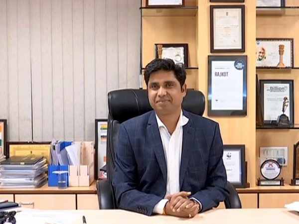 rajkot, largest chair, 15 feet tall chair in rajkot, lok sabha electionS 2019, lok sabha electionS 2019, electionS, GUJARAT rajkot, largest chair, 15 feet tall chair in rajkot, lok sabha electionS 2019, lok sabha electionS 2019, electionS, GUJARAT