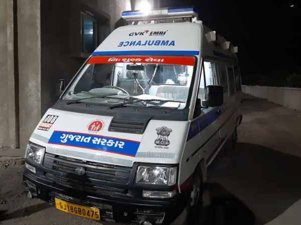 युवती के परिजनों को बेटी के साथ कुछ और होने का अंदेशा