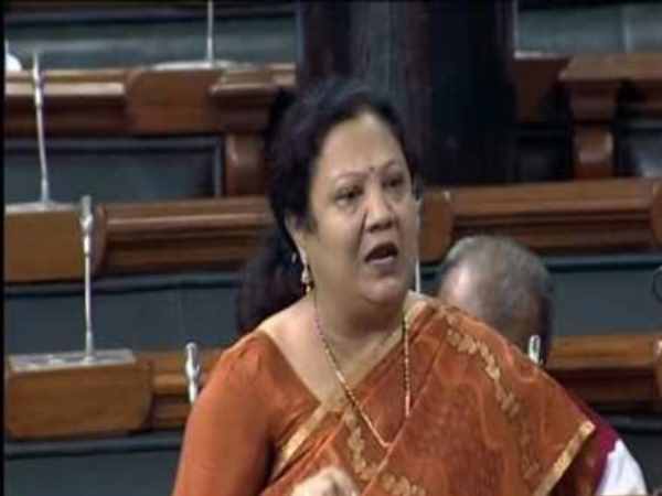 सूरत में सफाई अभियान के दौरान तोड़े थे नियम