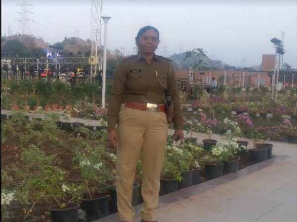 Gujarat: lady PSI held for taking an AC as bribe Gujarat: lady PSI held for taking an AC as bribe