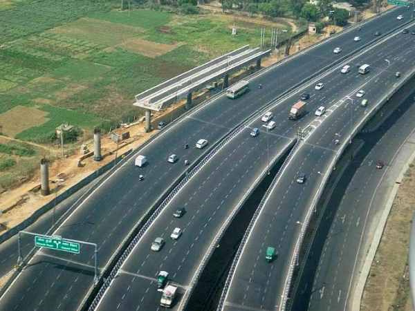 (5) मेहसाणा के मोढ़ेरा के क्रोस रोड पर 110