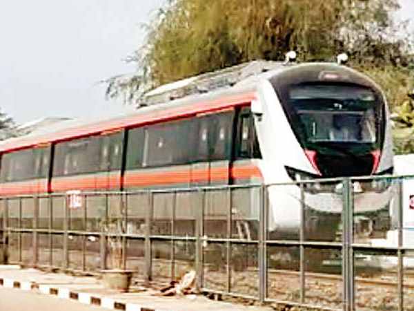 देश के 8 शहरों में दौड़ रहीं मेट्रो, 23 में तैयारी