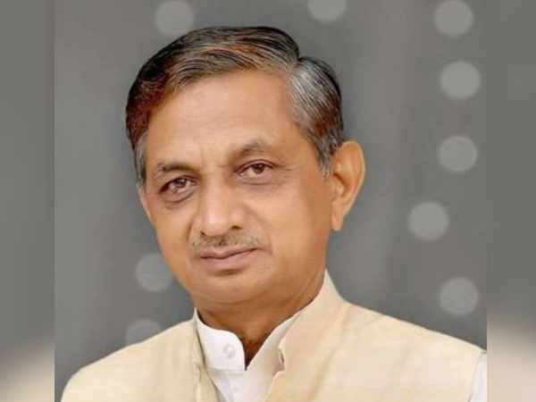 कांग्रेस की ताकत 76 विधायकों की ही रह गई