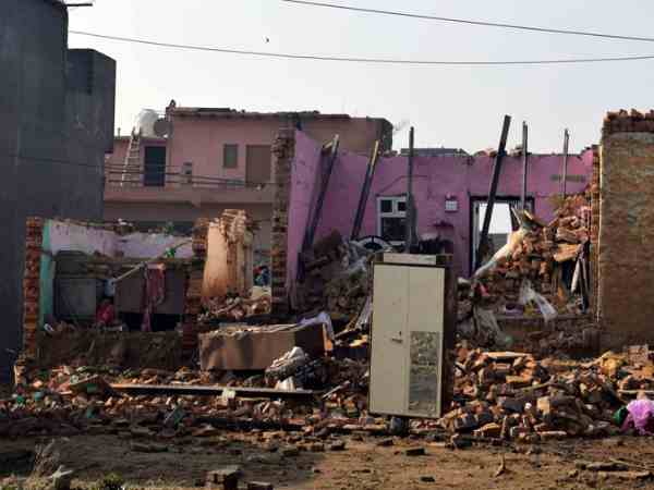 houses collapse after heavy storm hits noida houses collapse after heavy storm hits noida